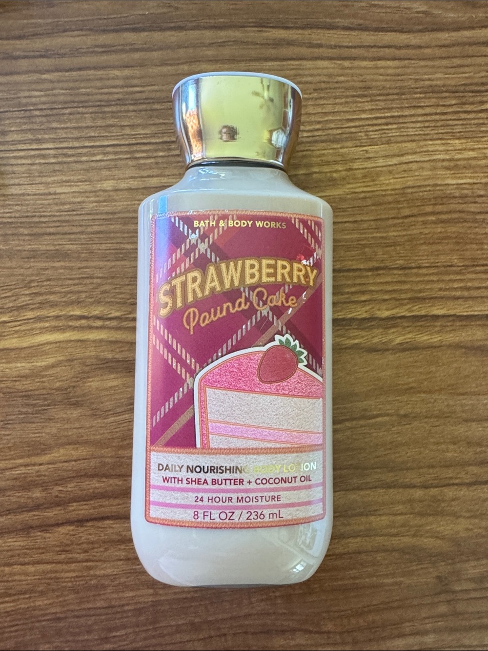 Bath & Body Works STRAWBERRY POUND CAKE 24 Hs Moisture Body Lotion 8 fl oz